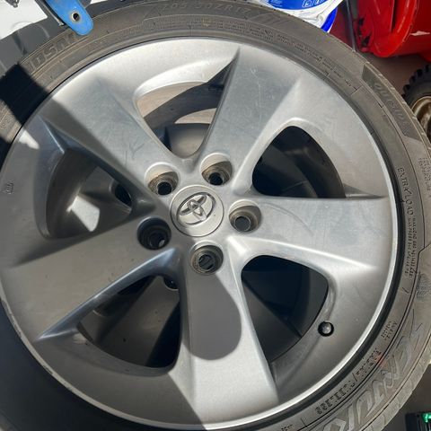 Nesten ubrukte komplette hjul til Toyota Auris