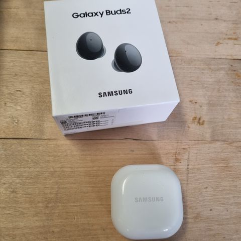 Samsung buds 2 kun brukt 1 gang