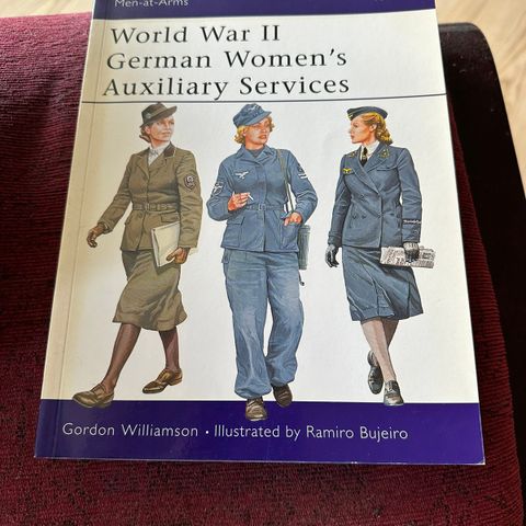 Bok: W. W 2  German women’s auxiliary services!