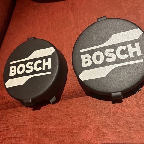 Selger 1 par NOS nye  Bosch deksel  for PILOT 140 , disse er 80/90 talls lykter