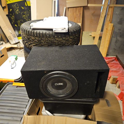 Cube 10" subwoofer i kasse