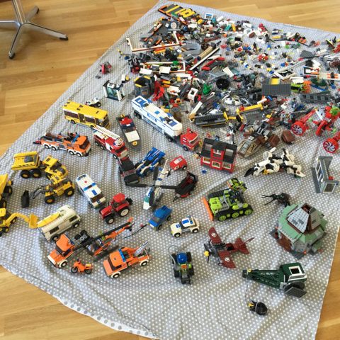 LEGO - byggeplass, biler og romskip