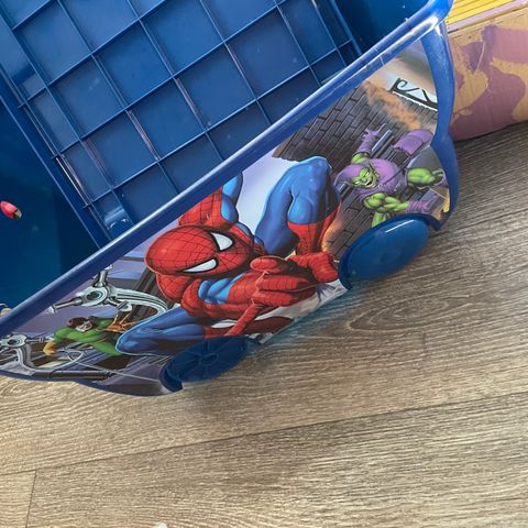 Spiderman badehåndkle, slippers, nattlys oppbevaringsboks selges