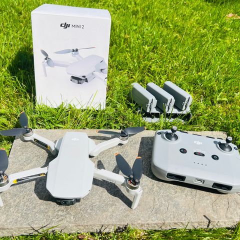 DJI Mini 2 Drone. Kontroller. 3 Batterier. Lader. Ekstrautstyr.