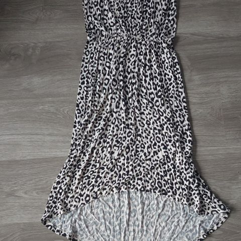 Nydelig kjole i stretch str 158