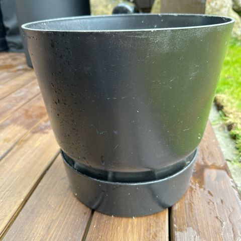 Hvit Elho plastpotte 30cm - Malt svart