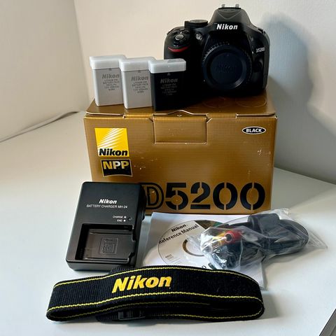 NIKON D5200 kamerahus, inkl. 3 NIKON batterier EN-EL14a
