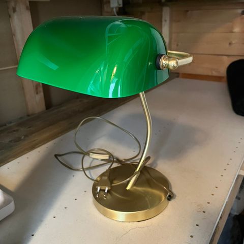 Fint bordlampe/bankelampe med grønn skjerm