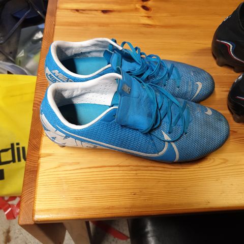 Nike fotballsko str 41.