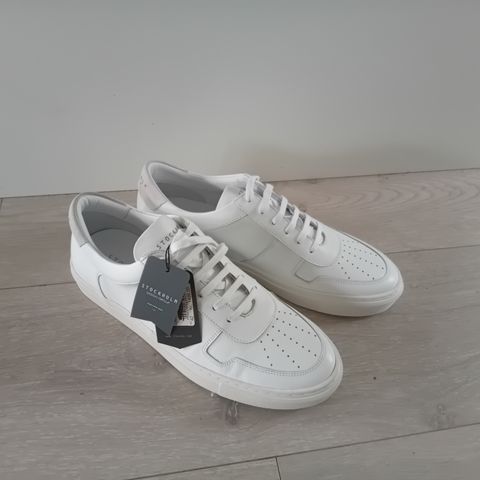 Nye Stockolm Group Design sneaker I skinn str 44,5 (før 1499 kr)