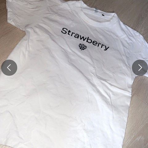 Hvit strawberry t skjorte str S