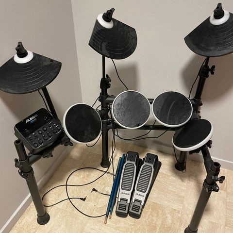 Alesis dmlite elektrisk trommesett