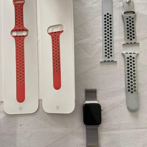 Apple Watch Series 7 Aluminium 45 mm + 3 reimer