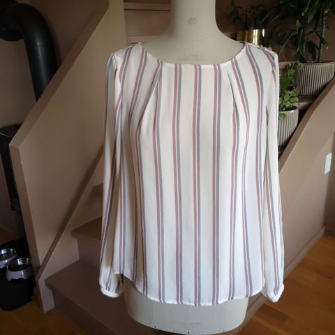 Bluse fra Lindex. Str. 40