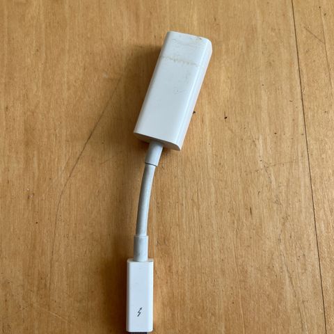Apple Thunderbolt til Gigabit Ethernet adapter gis bort.