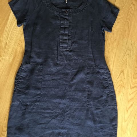 Marineblå kjole i lin fra Danske Part Two