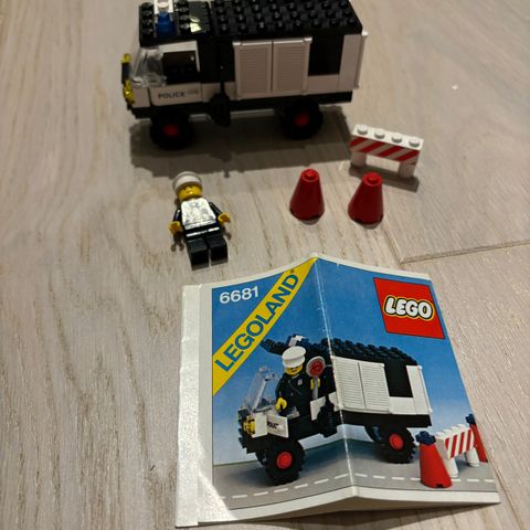 Lego 6681 Police van Classic Town