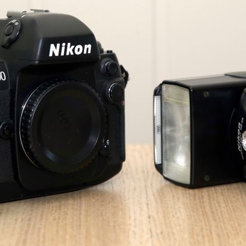 Nikon F100