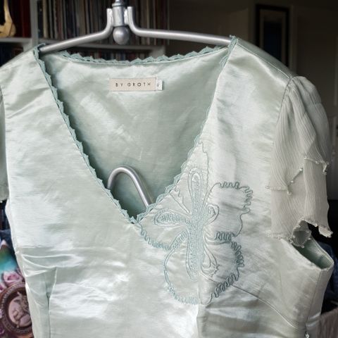 Elegant bluse i silke og i  nydelig lysegrønn/ lyse mint  str.xl