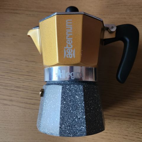 Italiensk Moka-kanne i aluminium.