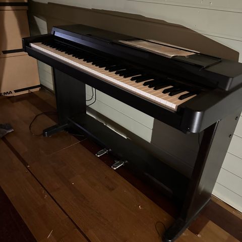 Yamaha Clavinova eldre digital piano