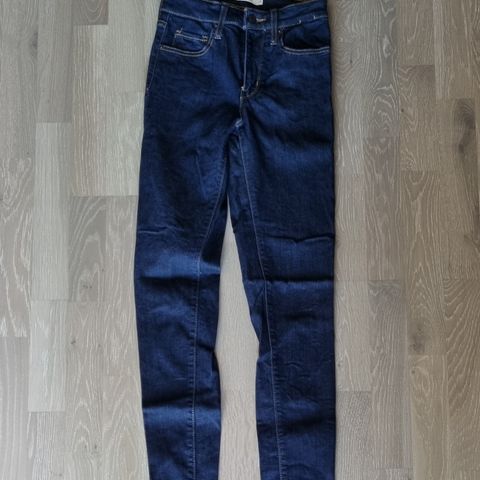 Levis jeans