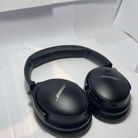 Pent Brukt Bose QuietComfort 45 Headset til Salgs