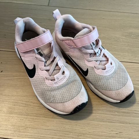 Lys rosa Nike joggesko Str 31,5