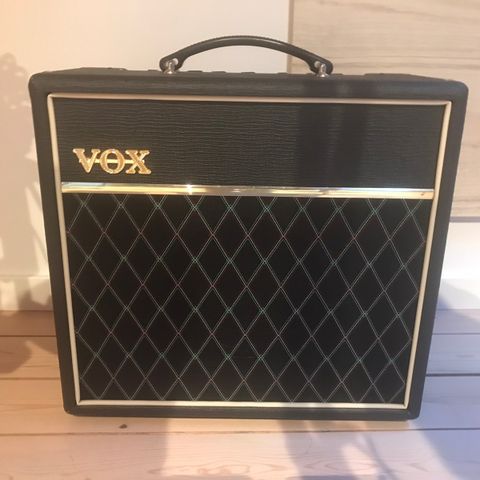 VOX  Pathfinder 15 r