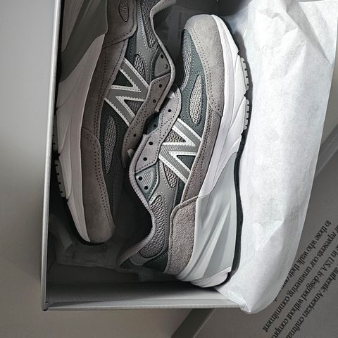 Selger helt nye new balance 990