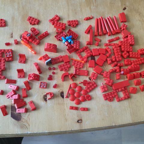 Lego  røde klosser/deler