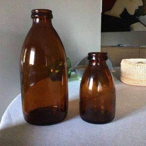 2 gamle melkeflasker