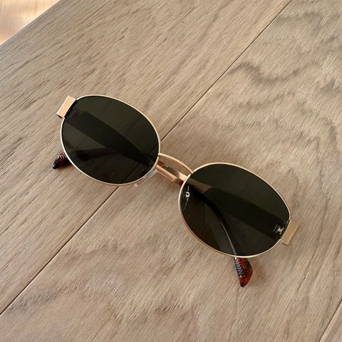 Ovale solbriller med metallramme