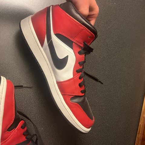 Jordan 1 Mid 44.5