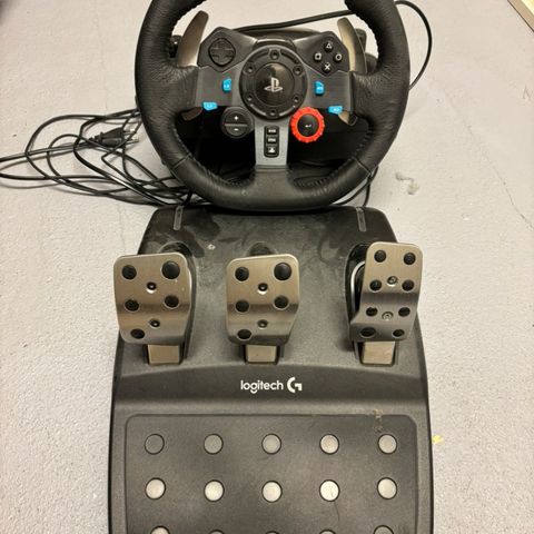 Logitech g29 ratt og pedaler