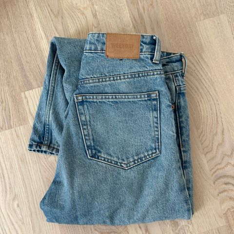 Lash jeans fra Weekday W26 L29