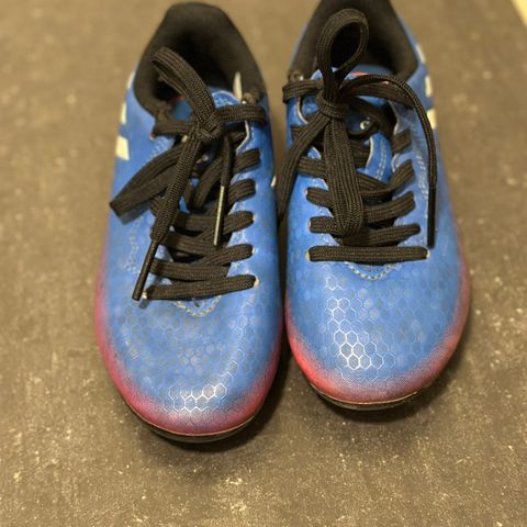 Fotballsko fra Adidas str 29