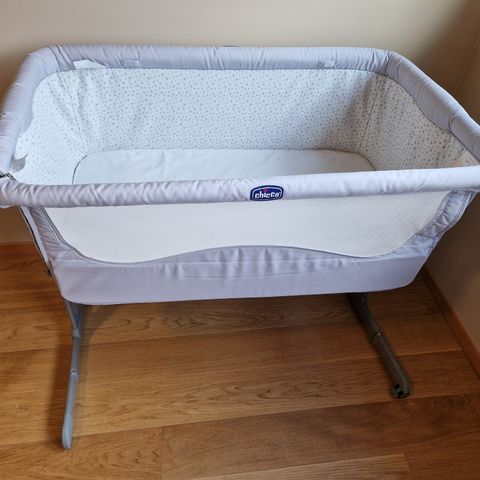 Chicco Next2Me Bedside Crib, Pearl Grey