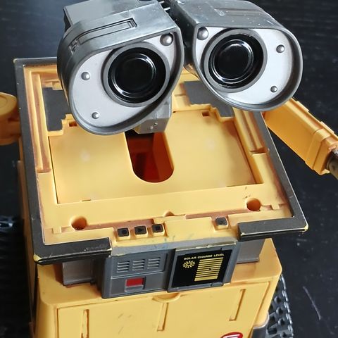Disney Pixar Wall-e Thinkway Toys Transforming Wall-e Robot