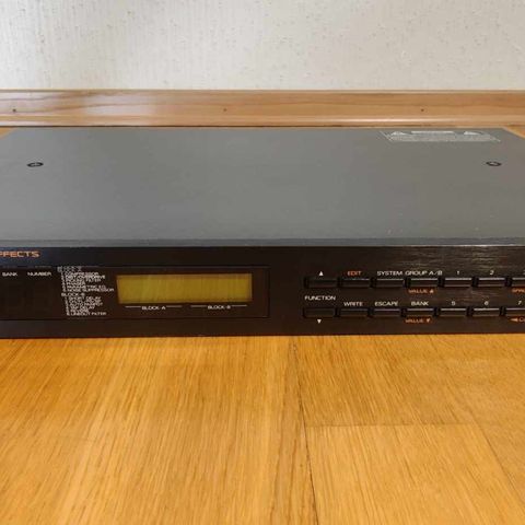 Roland GP-16 Digital Guitar Effects Processor