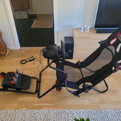 Next level racing stol og G27 ratt - kan levere i Oslo