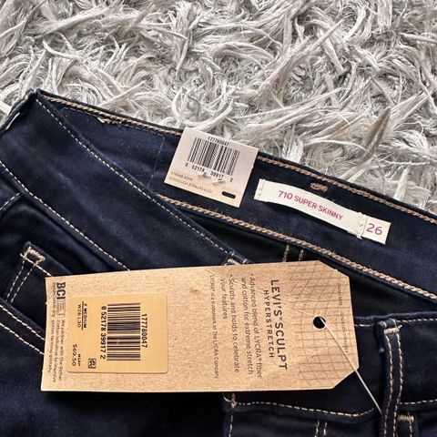 LEVI 710 Super Skinny Jeans - ubrukt