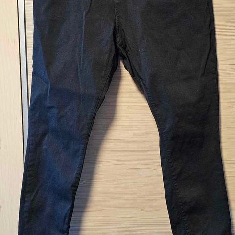 Ny svart bukse fra Zizzi str 44