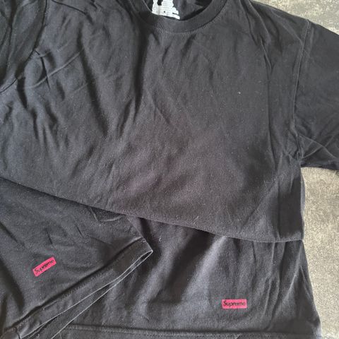 Supreme tshirt