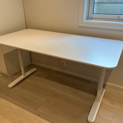 IKEA Bekant skrivebord selges