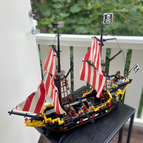 LEGO 6285 Black Seas Barracuda Pirate Ship