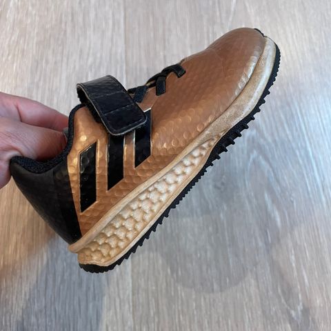 Kule Adidas sko str 22