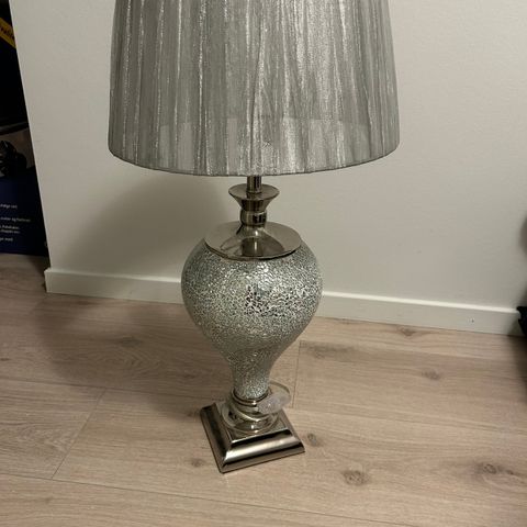 Nydelig bordlampe