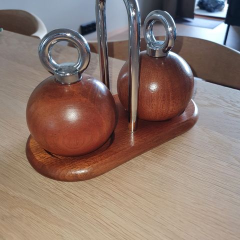 Bodum vintage salt og pepper i teak og krom.