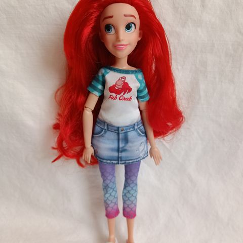 Disney Prinsesse Comfy Squad Ariel dukke